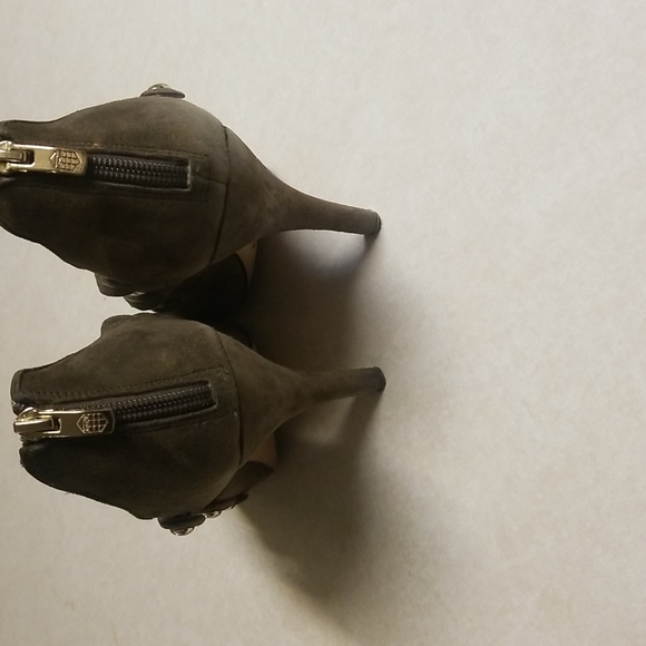 Vince Camuto suede olive green heels size 10 - Picture 4 of 7